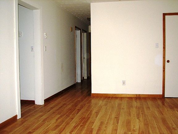 3rd image of 107 Mann St
