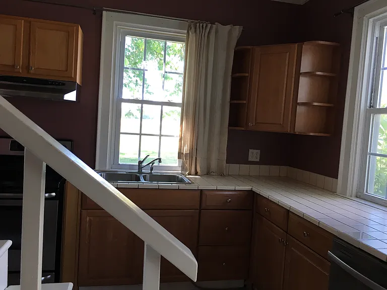 kitchen - dishwasher, garbage disposal and self-cleaning oven
