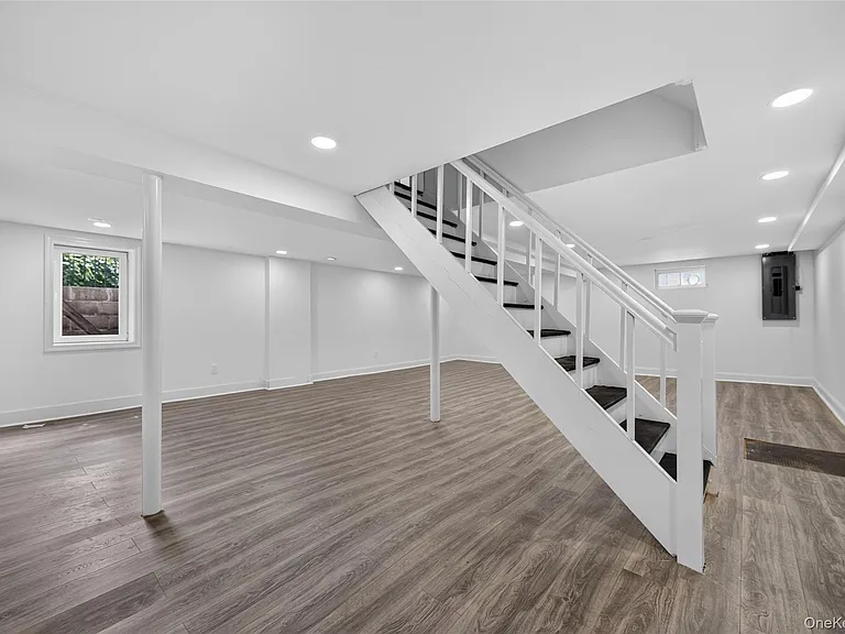 121 Sheridan Ave — Photo 19
