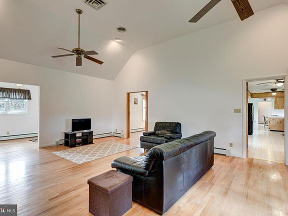 5th image of 1722 Emory Rd