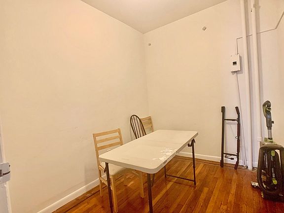 3rd image of 1131 Washington St APT 1