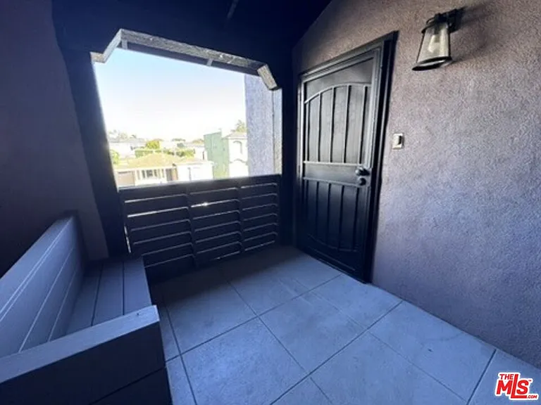 1425 S Curson Ave — Photo 29