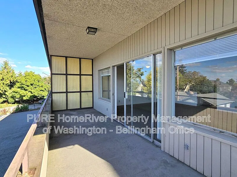 2 bed, 1.0 bath, 1285 sqft, $1,745 — Photo 2