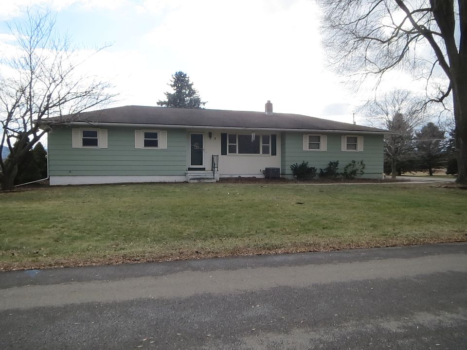 1st image of 4 Hickory Dr