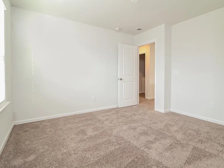 518 Whittier St — Photo 11