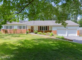 12 Garrison Ln, Ballston Lake, NY 12019