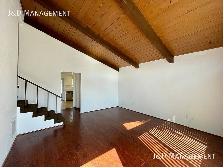 1st image of 318 Hillside Ct