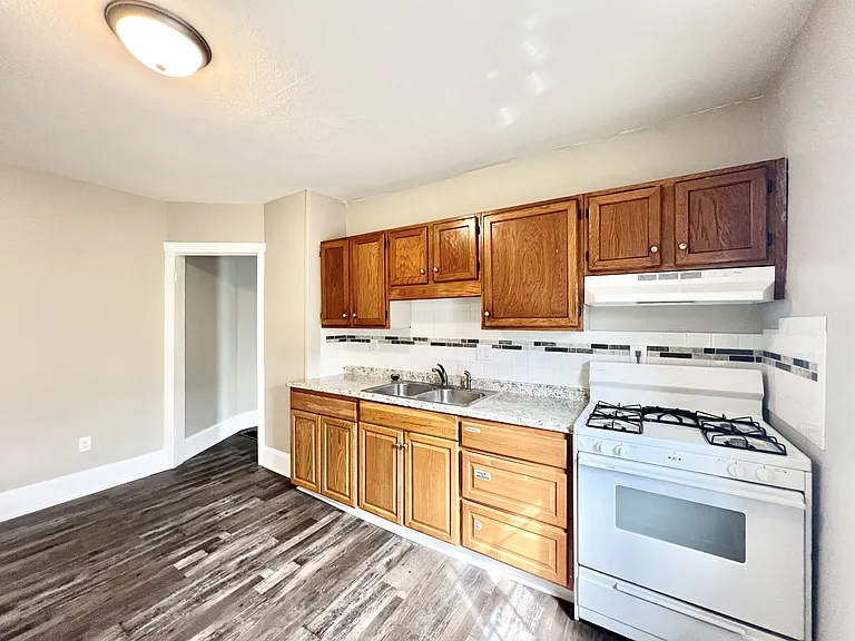 238 Madison St #3 — Photo 10