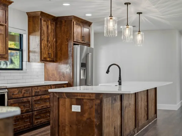 2404 W Commerce St, San Saba, TX 76877