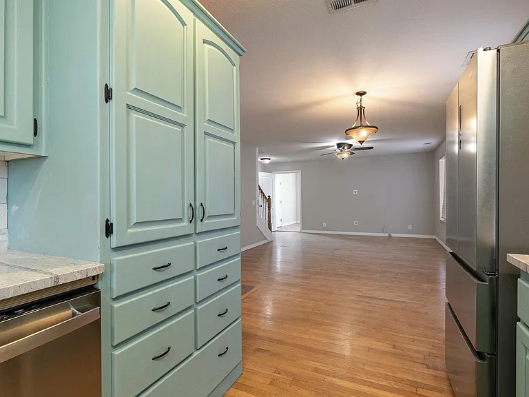 314 W Olive St — Photo 11