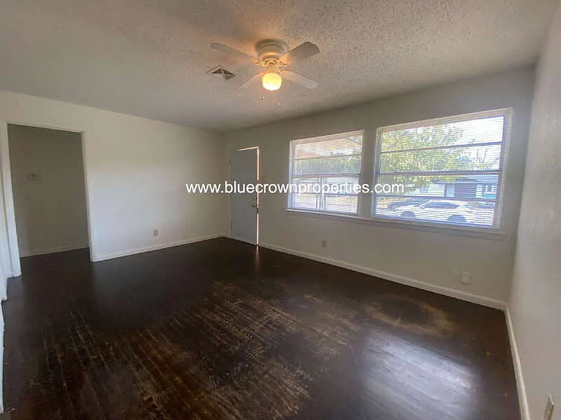 3 bed, 1.0 bath, 957 sqft, $1,600 — Photo 3