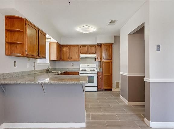 4th image of 2172 Euclid St