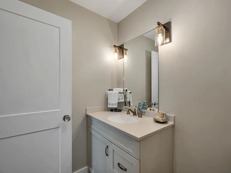 2 Lake St #B — Photo 7