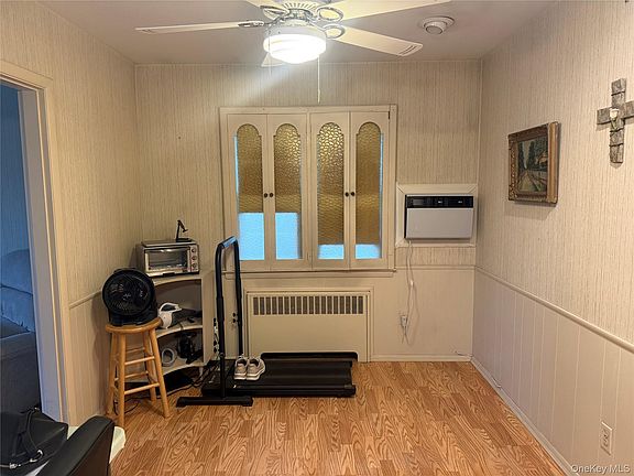 5th image of 939 Steele Boulevard