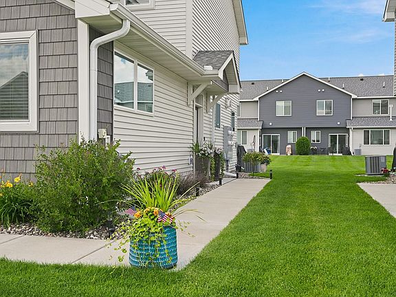 3rd image of 1723 Southpoint Ln