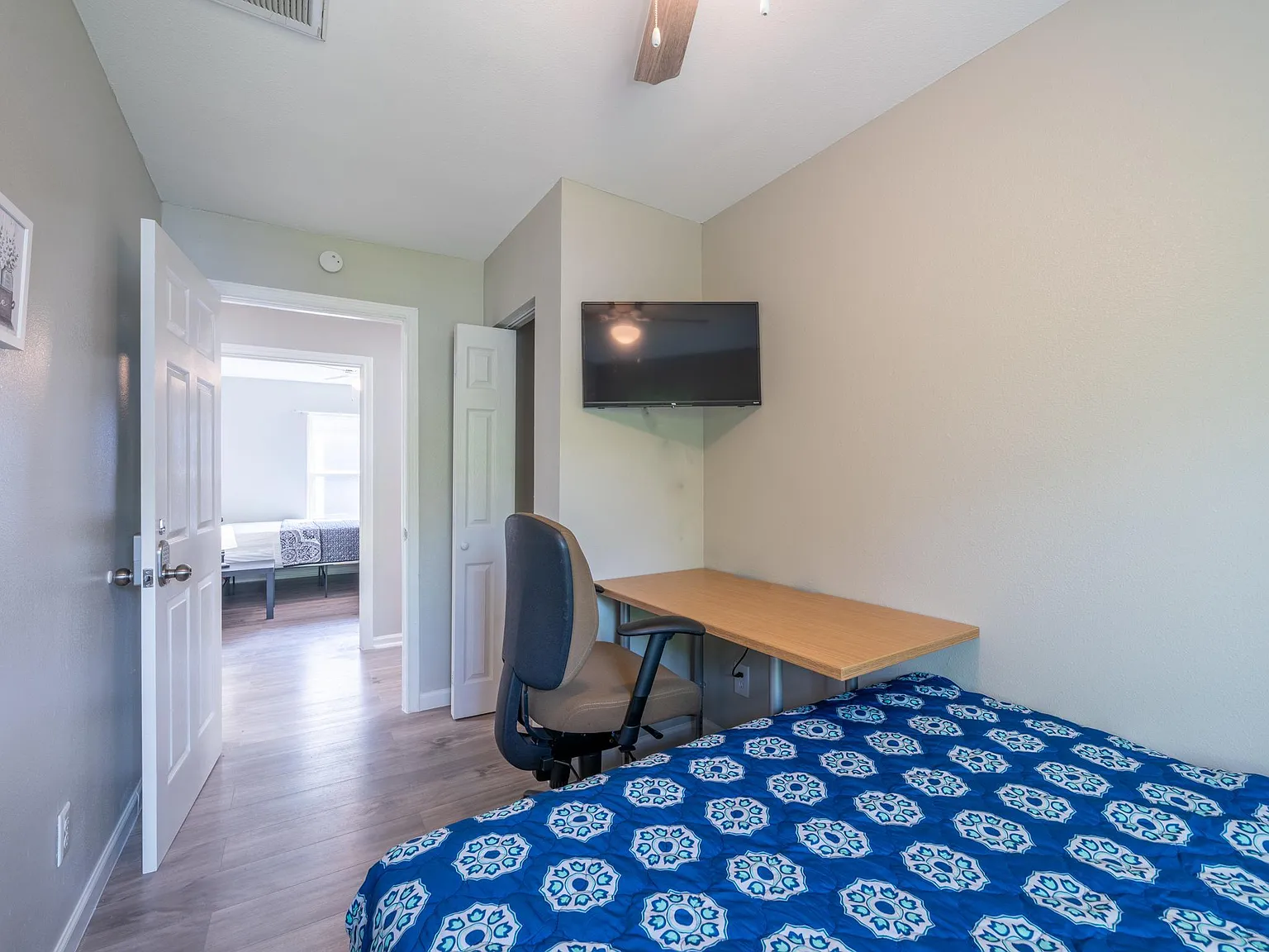 4 bed, 3.0 bath, 1728 sqft, $685 — Photo 2