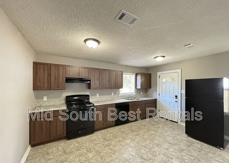 5617 Shamrock Dr — Photo 2
