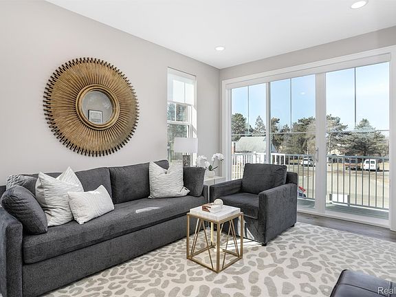 5th image of 20653 Harper Ave #58