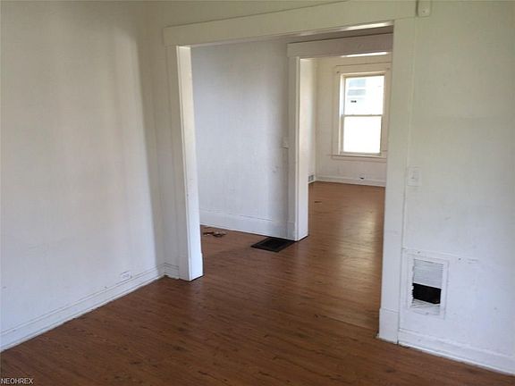 3rd image of 1820 Windermere St