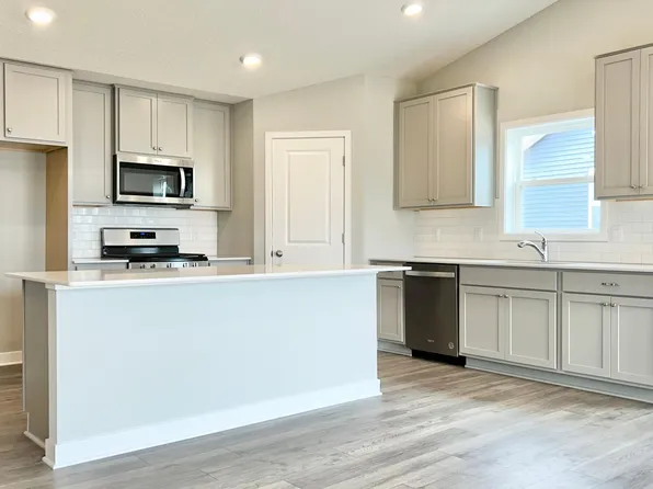 2143 Arcadia St, Shakopee, MN 55379