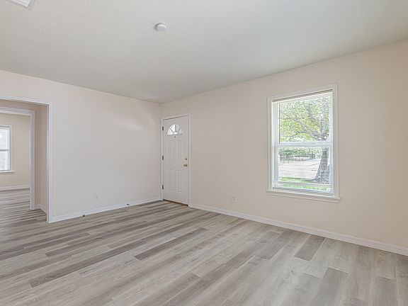 5th image of 426 NE 29th St