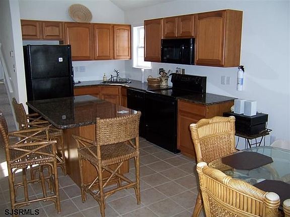 5th image of 4607 Asbury Ave #2
