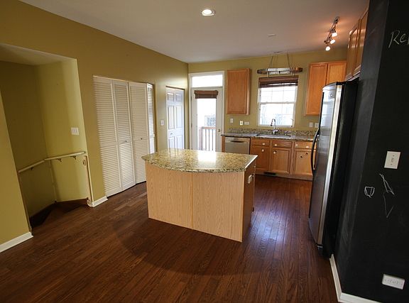 5th image of 2604 W Bloomingdale Ave