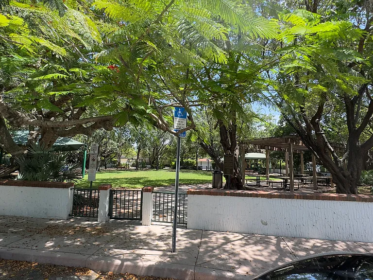 51 Edgewater Dr #2 — Photo 8