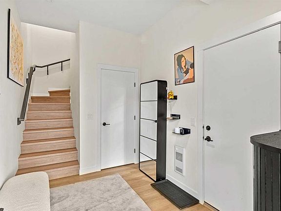 4th image of 105 Sovereign Hts SW