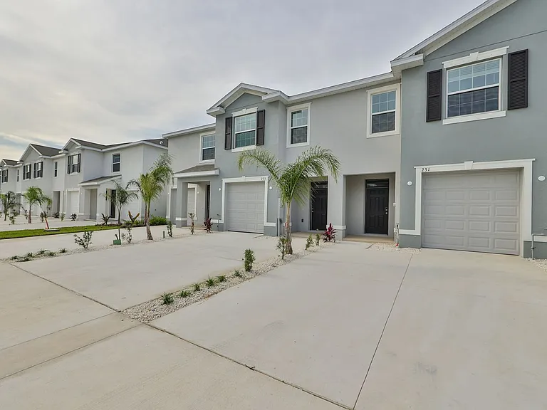 233 Mangrove Shade Cir — Photo 40