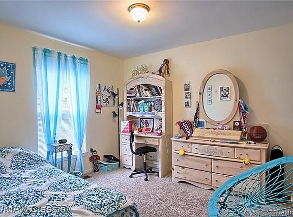 4th image of 35026 Pennington Dr