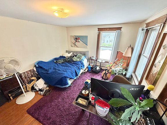 3rd image of 260 Colchester Ave