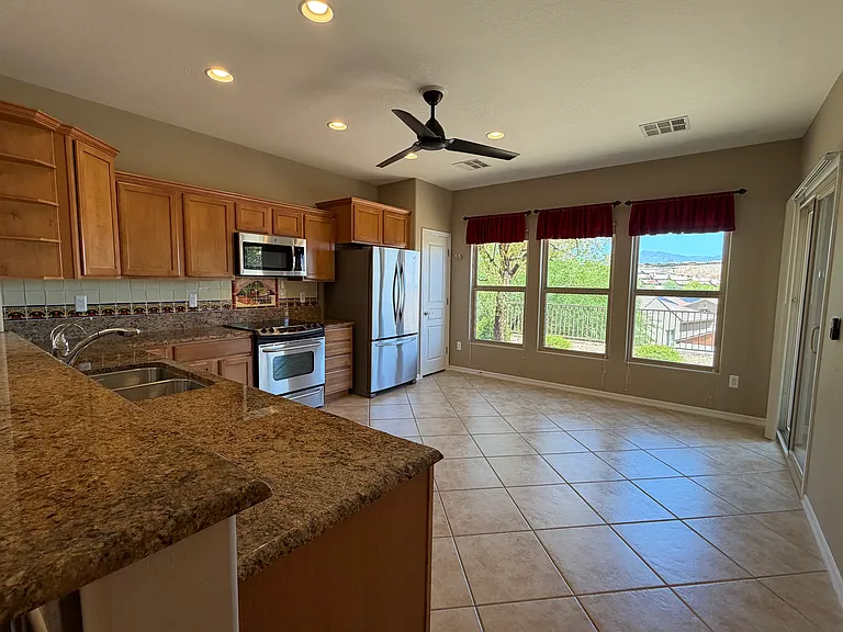 1072 Bunkhouse Ct — Photo 6
