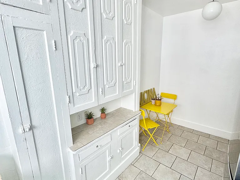 1758 Winona Blvd #6 — Photo 8