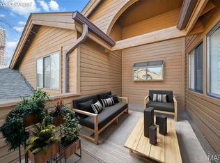 1706 Hemingway Ln #E, Saint Charles, MO 63304