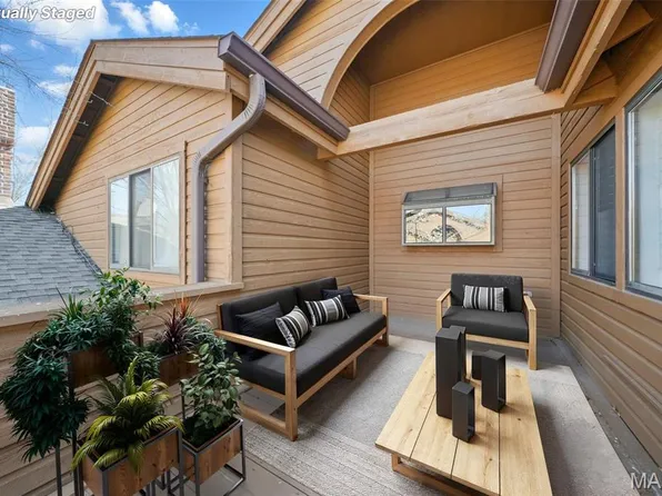 1706 Hemingway Ln #E, Saint Charles, MO 63304