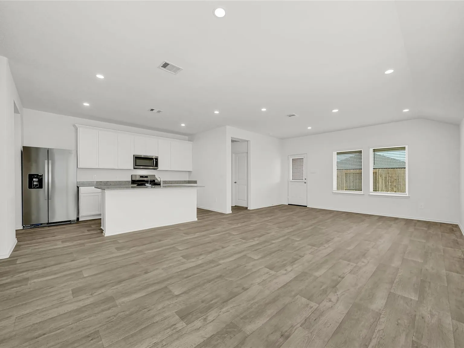 3 bed, 2.0 bath, 1595 sqft, $2,000 — Photo 3
