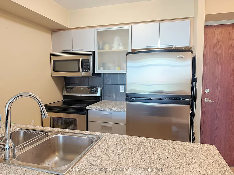 18 Harrison Garden Blvd #1805 — Photo 6