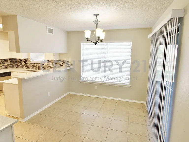 729 Rawlins Dr — Photo 4
