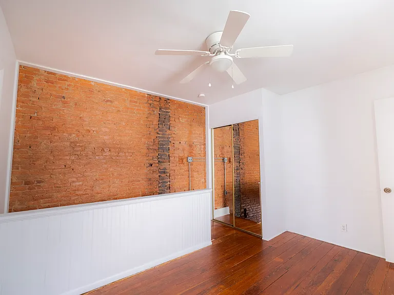 421 E Flora St — Photo 12