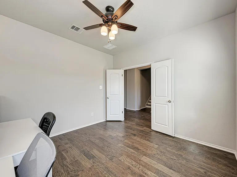 136 Finley St — Photo 4