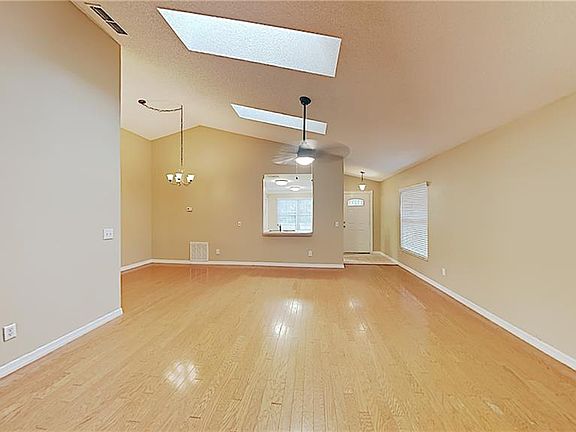 2nd image of 1017 Royal Oaks Dr