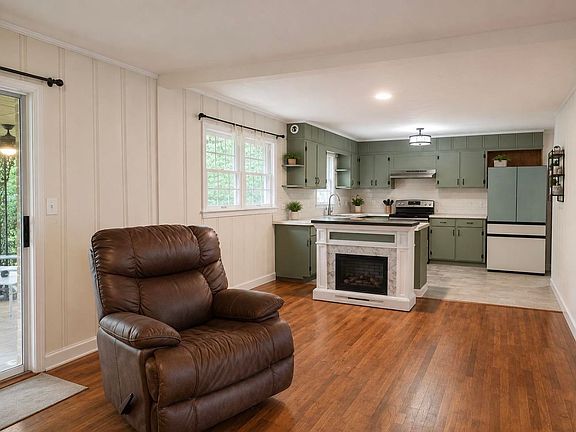 3rd image of 314 Oakgrove Rd