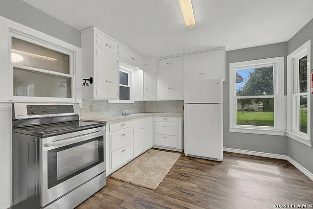 105 E Huebinger St — Photo 13