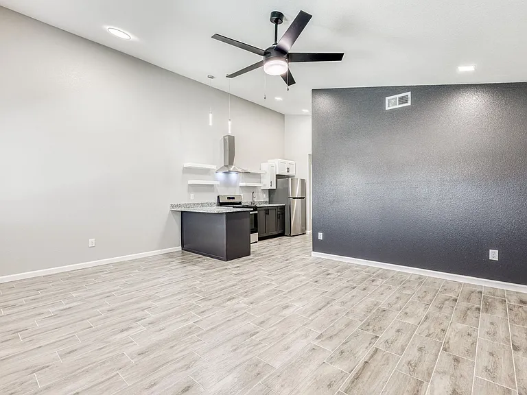 10028 Cross St — Photo 34