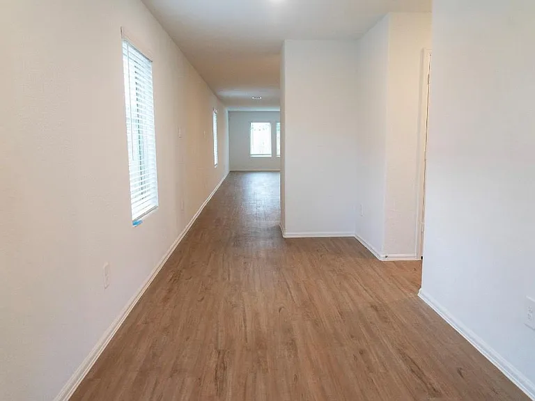 2802 Via Augusta Dr — Photo 2