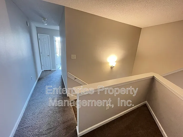 1513 Estacada Way — Photo 12