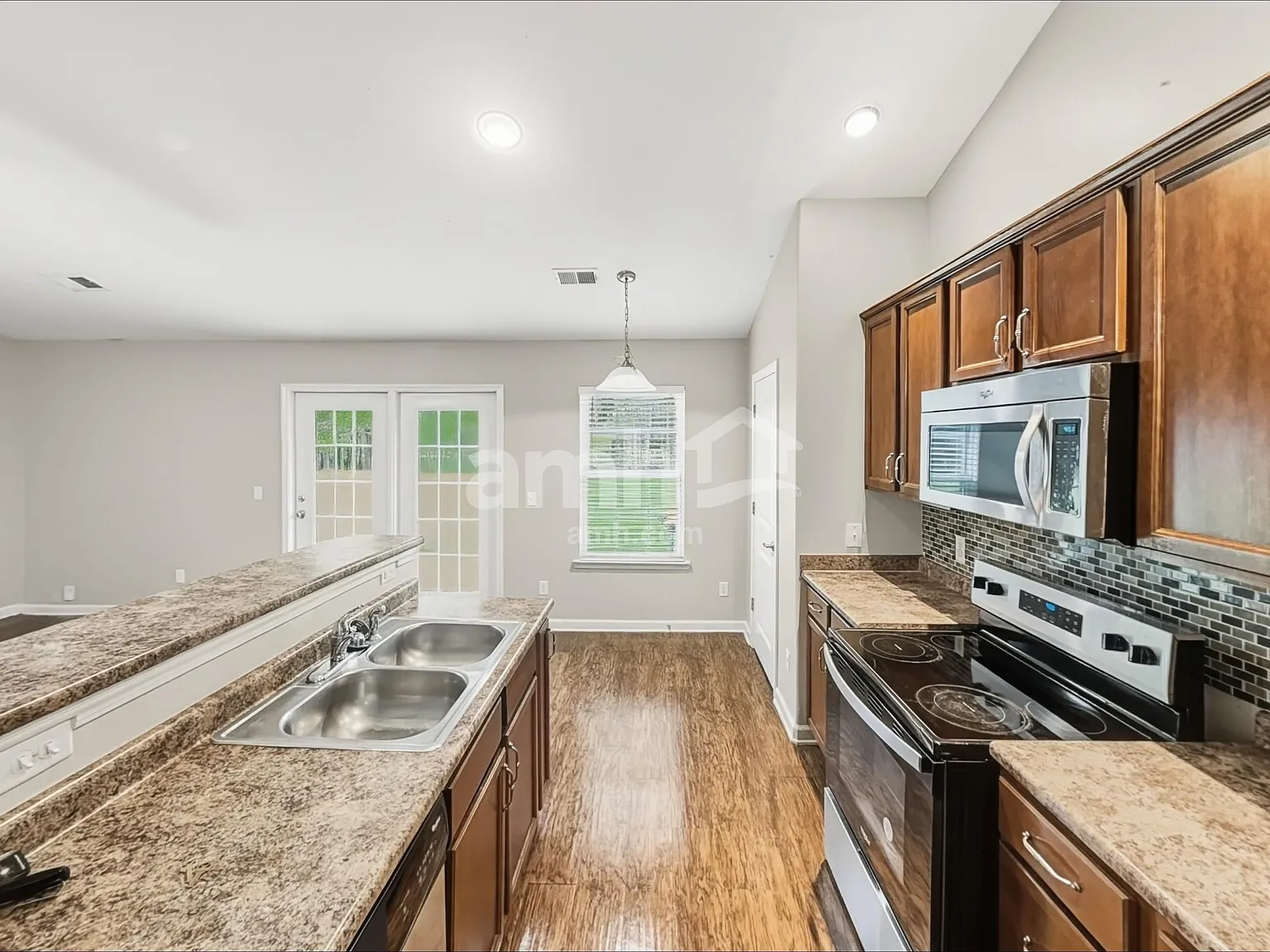 3 bed, 2.0 bath, 1243 sqft, $2,040 — Photo 4