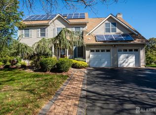 18 Lovell Dr, Plainsboro, NJ 08536