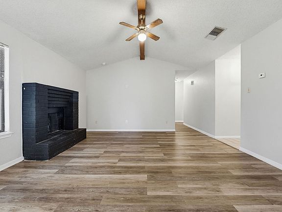 4th image of 414 Baumann Dr